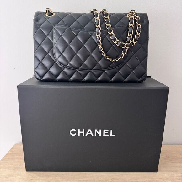 Chanel Classic Double Flap Medium Quilted Lambskin Black with Gold Hardware - Picture 2 of 15